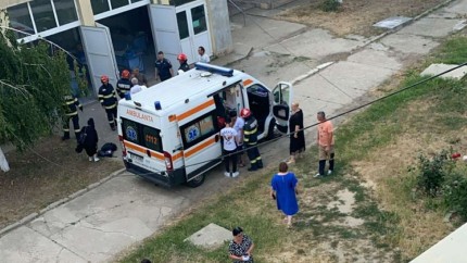 Explozie la un liceu din județul Giurgiu. Doi elevi au fost transportați la spital