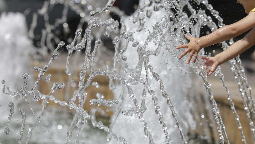 Canicula se extinde în aproape toată România ANM anunță cod portocaliu. În orașele mari temperaturile ajung și la 45 de grade Celsius UPDATE