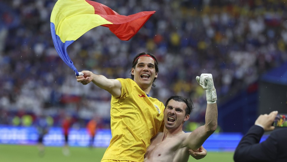 Florin Niță și Ianis Hagi după calificarea în optimile EURO 2024 Vom muri pentru acest tricou