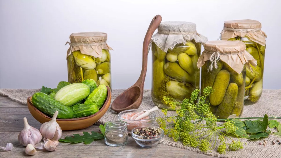 Rețetă castraveți murați în oțet și în saramură. Cei mai gustoși