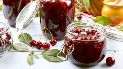 Rețetă gem de vișine. Un gust dulce-acrișor ideal pentru deserturi