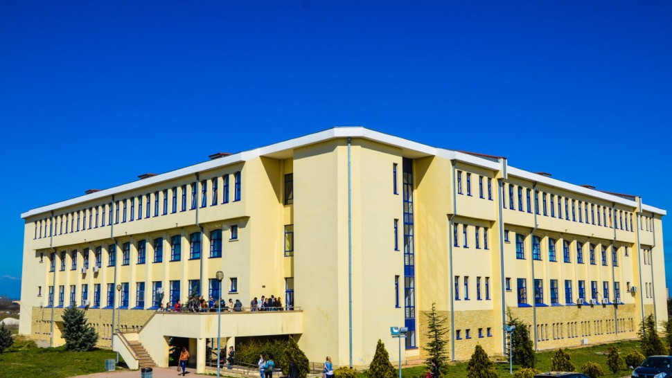 Un student din Constanța i-a dat foc profesorului său. Era nemulțumit de nota la examen
