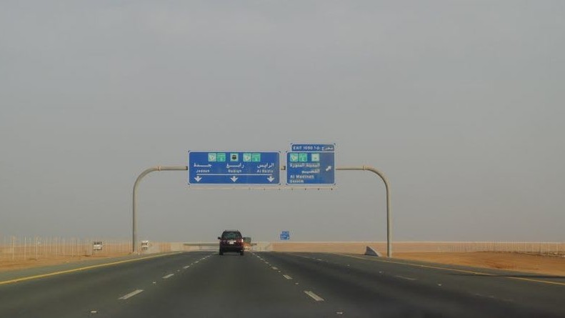 Un nou trend în turism excursie cu mașina prin Arabia Saudită