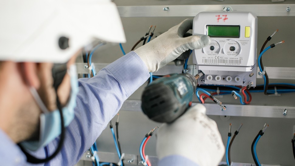 ANRE simplifică procedura de racordare la rețeaua de energie. Ce obligații vor dispărea