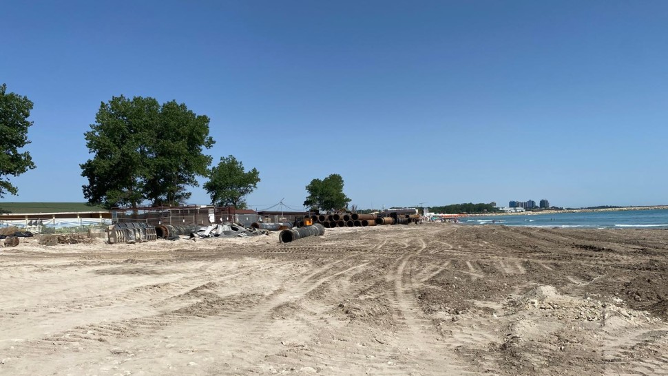 Gropi de 12 metri adâncime apărute în mare după lărgirea plajelor. Ce trebuie să faci ca să nu te îneci