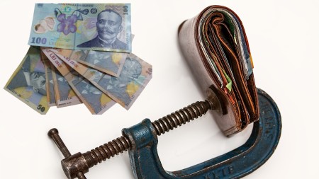 Noi scumpiri de la 1 ianuarie 2026. Cu cât cresc prețurile la carburanți țigări și alcool
