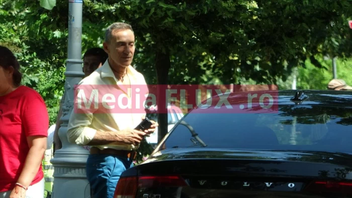 EXCLUSIV Primele imagini cu Radu Mazăre în libertate. Fostul primar pus pe lipeală în zona bună a Capitalei | FOTO și VIDEO PAPARAZZI