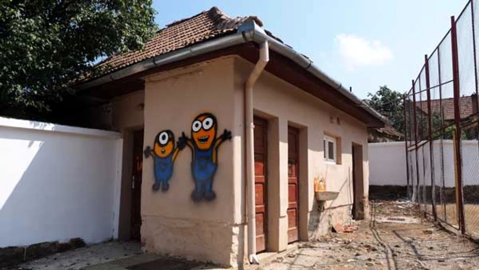 România își numără încă școlile cu toaleta în curte. Statul dă bani pentru 175 de unități școlare fără apă curentă și canalizare