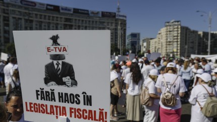 Noi proteste în Piața Victoriei. Contabilii și antreprenorii strigă în stradă Fără haos în legislația fiscală FOTO
