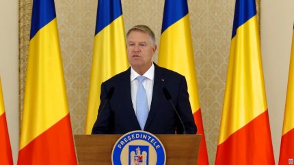 Iohannis a decorat de Ziua Educației colegiul din Sibiu care i-a ținut postul cald peste două decenii. România Educată