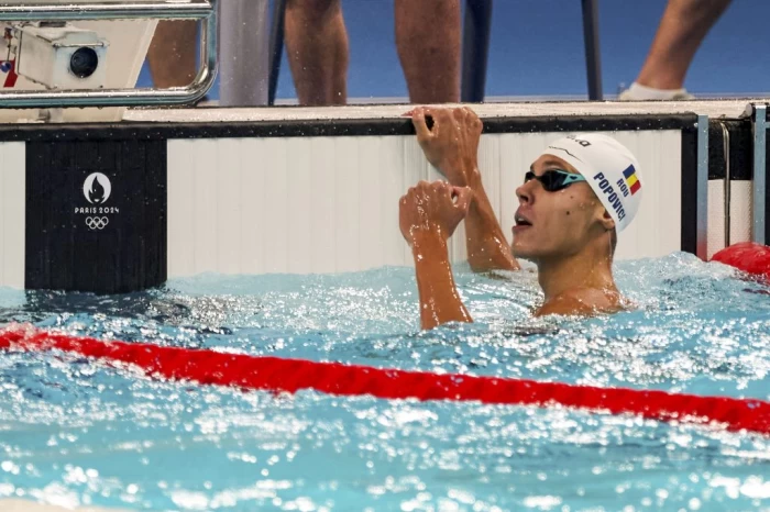 Festivitatea de premiere pentru proba de înot 200 m liber castigata de David Popovici, la Jocurile Olimpice din Paris 2024, 29 iulie 2024. Inquam Photos / Colette Rochefort