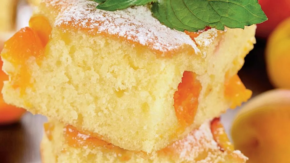 Rețetă pandișpan cu caise. Desert dulce-acrișor de vară