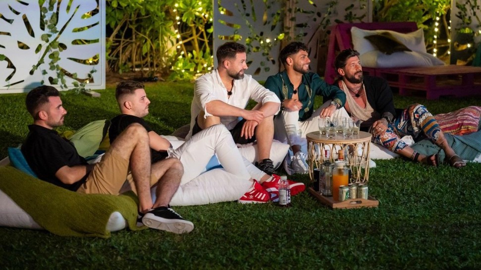 Un concurent de la Insula Iubirii încalcă limitele. Bianca și Robert au părăsit emisiunea | GALERIE FOTO