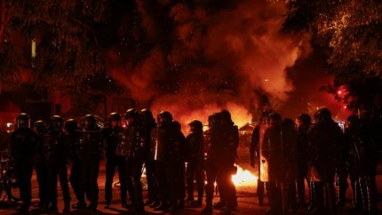 Alegerile au aruncat Franța în haos. Lupte stradale în Paris iar premierul Gabriel Attal și-a anunțat demisia