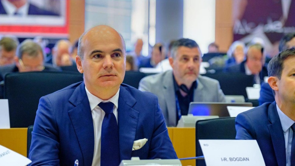 Rareş Bogdan susține cu toată tăria introducerea uniformelor şcolare obligatorii. Şcoala nu este o paradă de modă