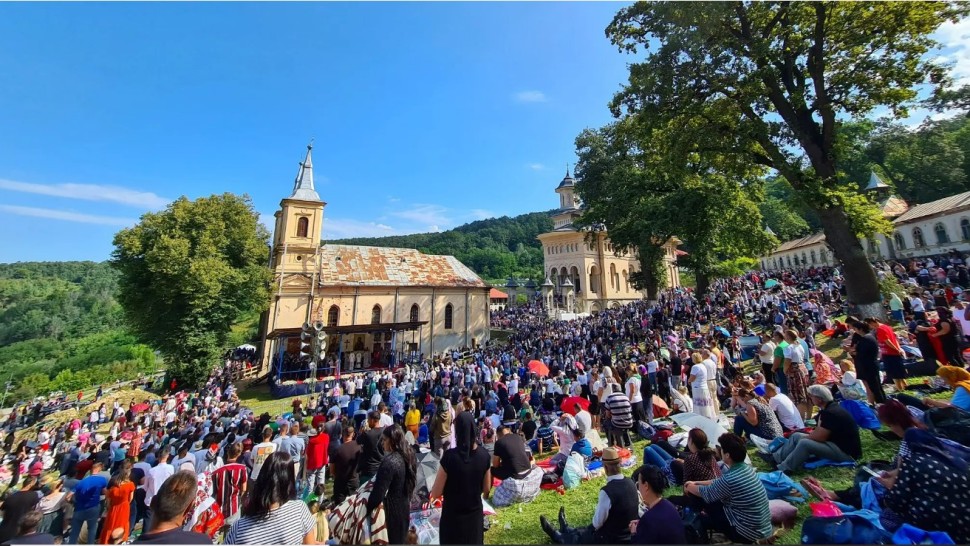 Adormirea Maicii Domnului la Mănăstirea Nicula. Procesiunea la icoana făcătoare de minuni LIVE VIDEO