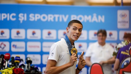 Scandal cu banii pentru olimpicii de la Paris. Contabilul șef de la Federația de canotaj ar fi primit mai mulți bani decât David Popovici