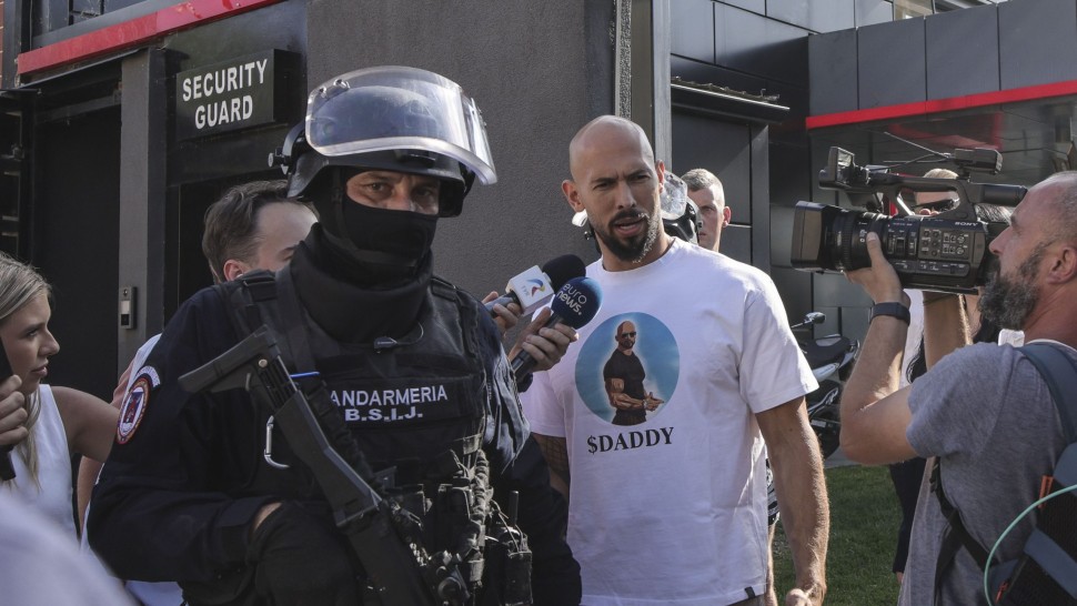 Decizia judecătorilor pentru frații Tate în Marea Britanie Un tribunal a confiscat o parte din averea lui Andrew Tate și a fratelui său Tristan. Prima reacție