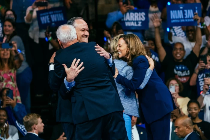 Vicepreședintele SUA și Tim Walz