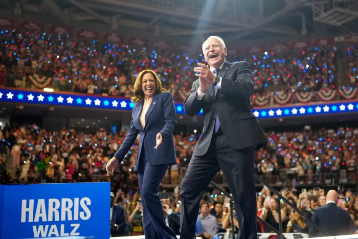 Kamala Harris și Tim Walz