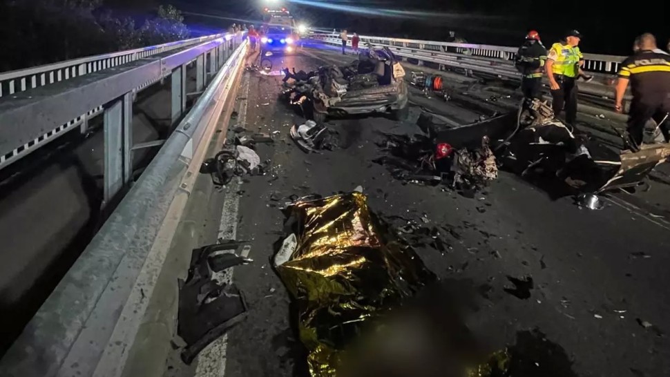 Tragedie în județul Hunedoara. Cinci persoane au decedat şi o alta a fost grav rănită într-un accident rutier