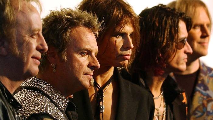 Turneul Aerosmith a fost anulat definitiv. Steven Tyler nu mai poate cânta niciodată