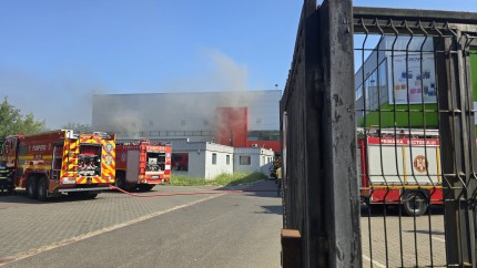 Incendiu puternic la o hală de lângă București. 10 persoane au fost evacuate
