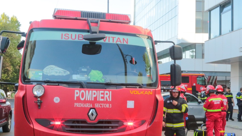 Incendiu în Pitești la complex de servicii pentru copii cu dizabilităţi. 40 de copii şi peste 60 de adulţi evacuați