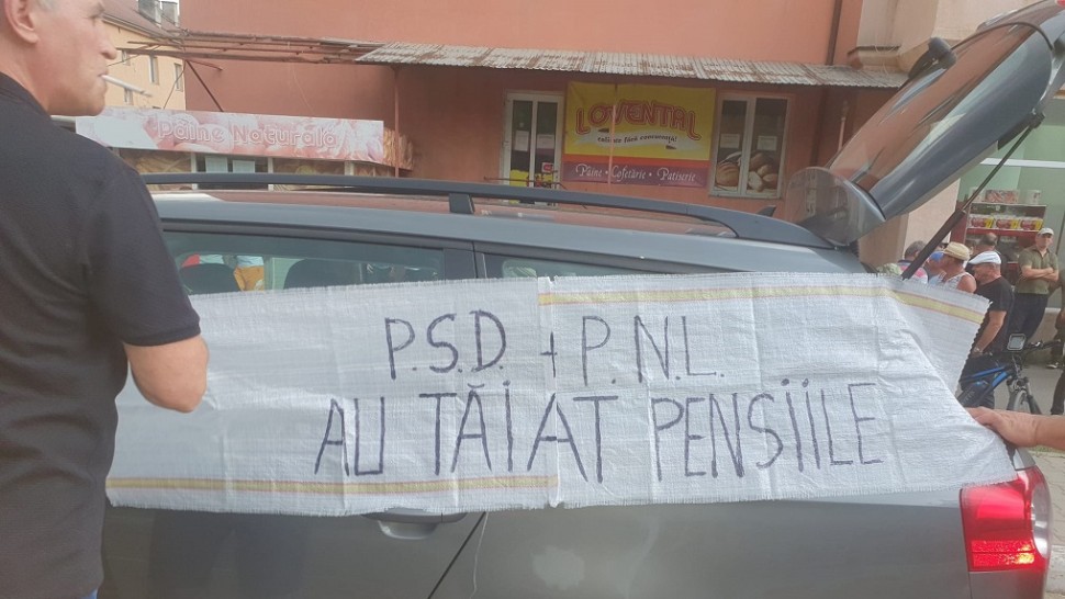 Recalcularea pensiilor un fiasco. Pensionarii din minerit au pornit revolta în stradă
