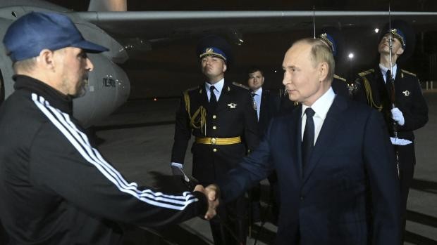 Culisele schimbului de prizonieri între Rusia și SUA. Negocieri pe trei continente și spioni implicați