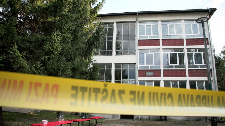 Tragedie într-un liceu din Bosnia. Un angajat a împușcat directorul secretara şi o profesoară de engleză