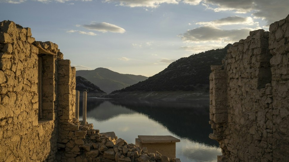 Seceta a scos la lumină un sat scufundat din Grecia | FOTO