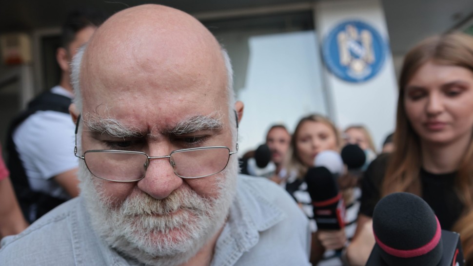Alfred Bulai a fost scos din arest la domiciliu și transportat la spital