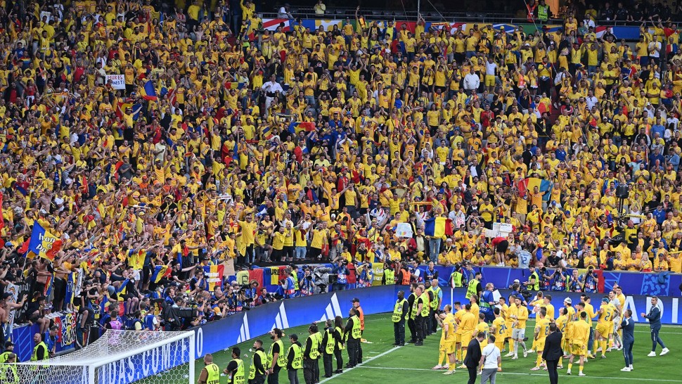 Federaţia Română de Fotbal sancționată de FIFA. Incidentele provocate de suporterii echipei naţionale au fost taxate