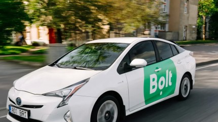 O nouă schemă de fraudă vă poate lăsa fără bani în cont. Sunt vizați clienții serviciilor de ridesharing
