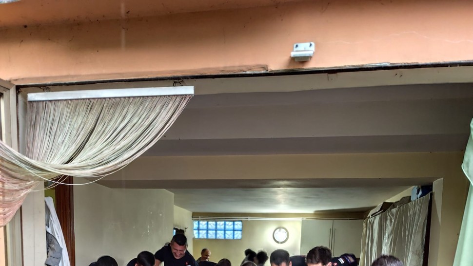 În județul Galați au ajuns camioanele ISU cu paturi saltele perne şi saci de dormit Aproximativ 1.000 de pompieri participă la operațiunile din zonă VIDEO