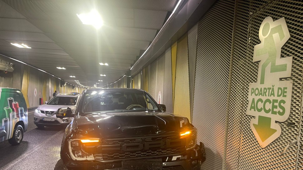 Accident în lanț în Pasajul Unirii. Traficul rutier a fost dirijat pe deasupra tunelului