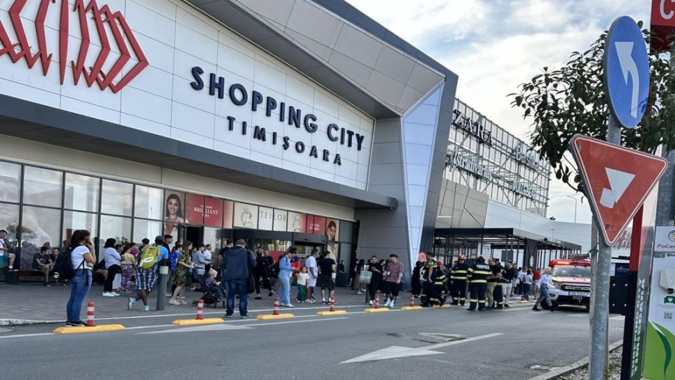 Incendiu în mall-ul din Timișoara Zeci de oameni au fost evacuați de urgență
