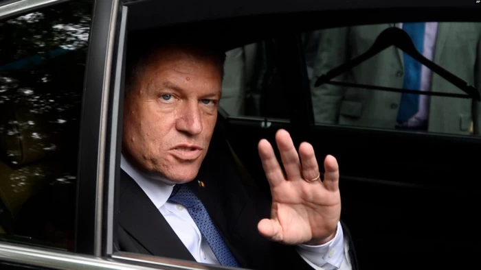 Vrea, nu vrea, Iohannis pleacă la pensie!