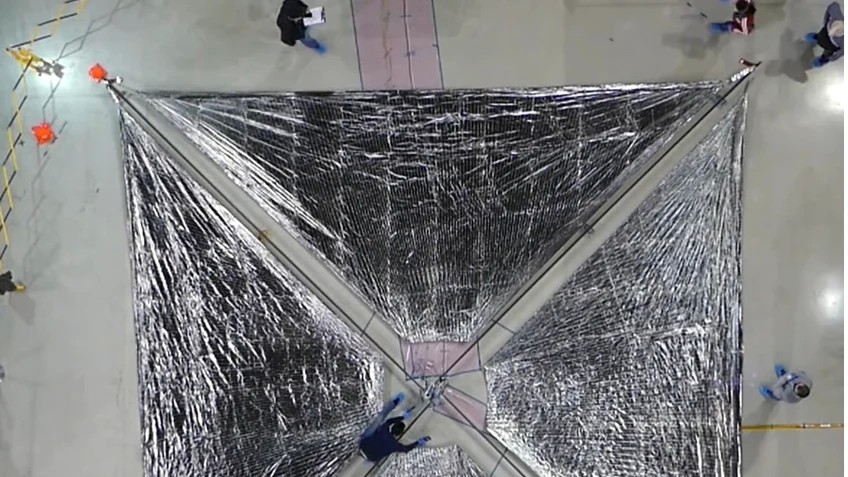 NASA a desfășurat prima pânză solară în spațiu. Această poate fi văzută de pe Pământ. La ce ne folosește