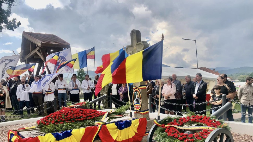 Mii de oameni la Serbările Naţionale de la Ţebea. 200 de ani de la nașterea eroului Avram Iancu