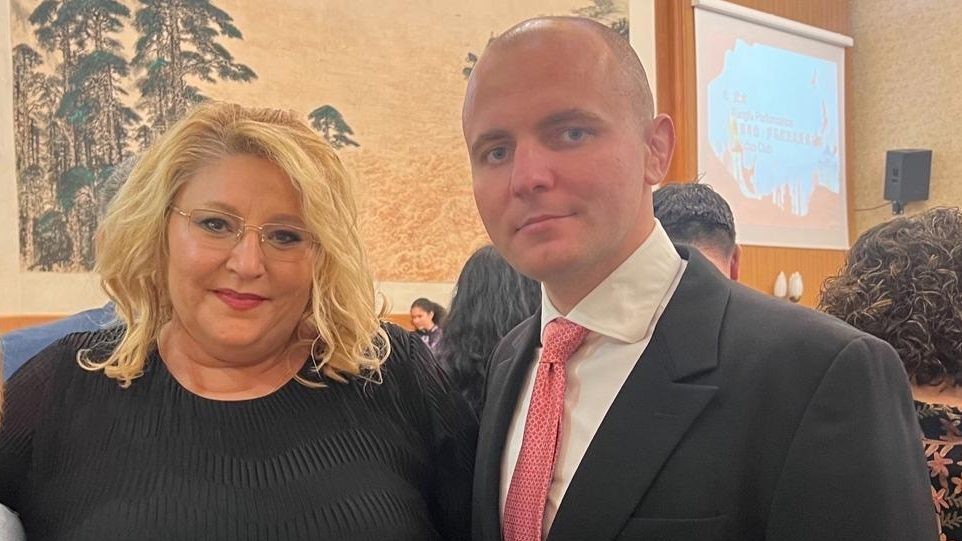 Andrei Gușă alături de Diana Șoșoacă la Ambasada Chinei