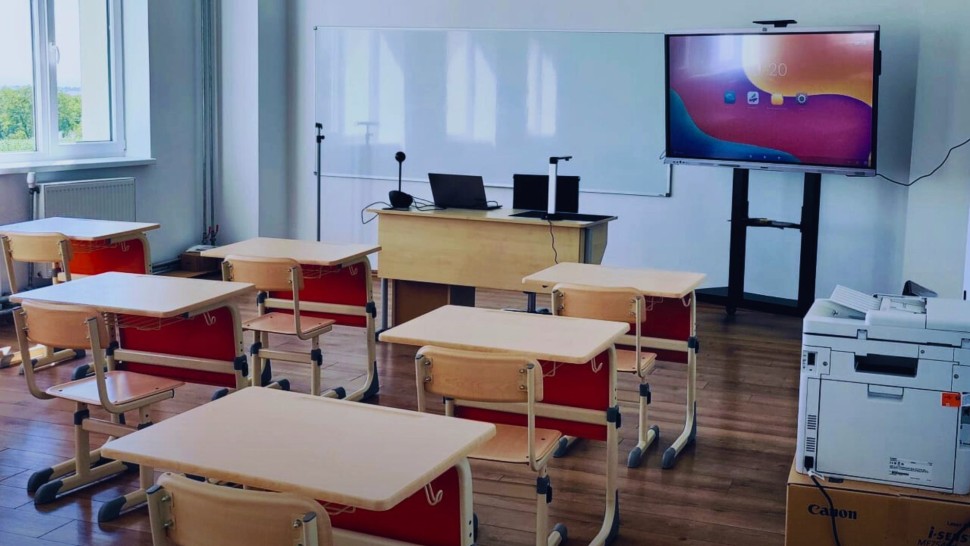 Manualele elevilor și programa școlară la control Se reînființează două instituții cheie pentru educație