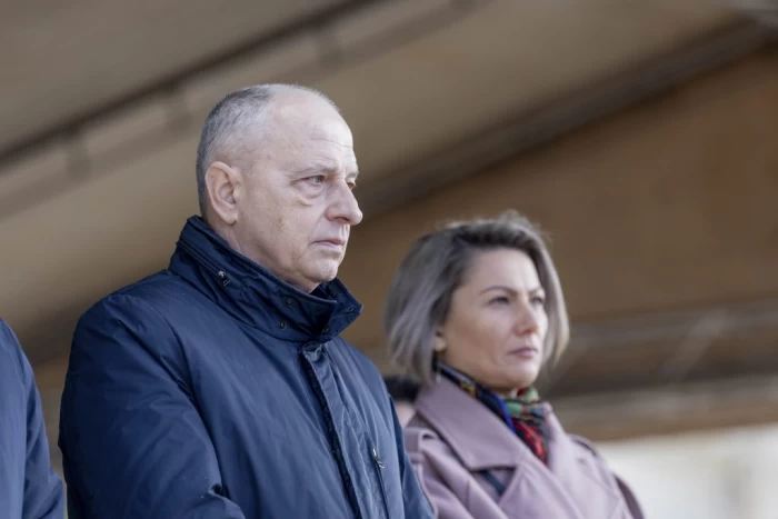Cine nu pupă moaște nu pupă nici voturi! Un altfel de pelerinaj, cu iz de campanie și nu de tămâie