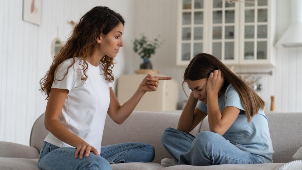 Semne ale părinților toxici. Tu ce fel de părinte ești