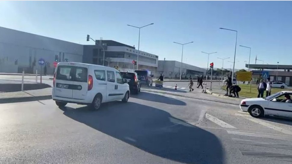 Atac terorist în Ankara Explozie cu 3 morți și 14 răniți la fabrica aerospațială militară. Primele imagini cu teroriștii din Turcia | VIDEO UPDATE