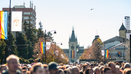 Toți candidații la alegerile prezidențiale din România prezenți la Sfânta Liturghie de la Catedrala Mitropolitană din Iași UPDATE GALERIE FOTO