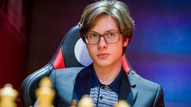 Un ucrainean care reprezintă România a trișat la șah. Ce-au găsit arbitrii în toaletă
