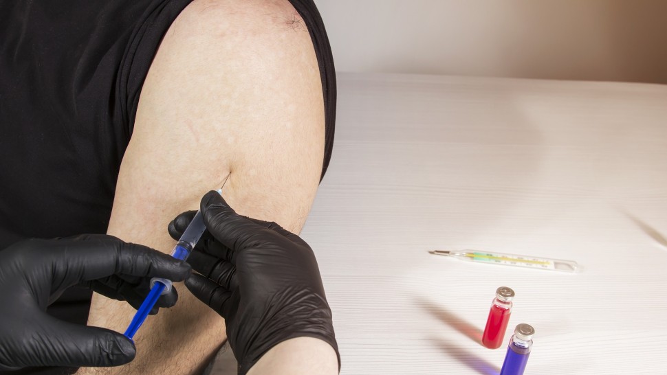 Condițiile în care asigurații pot beneficia de vaccinuri gratuite și compensate. Lista de la CNAS