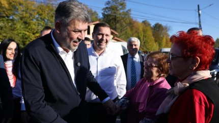 Guvernul Ciolacu ajutor financiar pentru pensionari și persoane vulnerabile. Vouchere de 125 lei pentru Crăciun